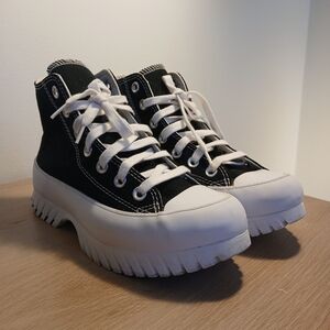 Converse Women’s Chuck Taylor All Star Lugged 2.0 High-Top Sneakers Size M4 / W6